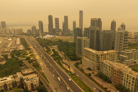 Foto: Asap Kebakaran Hutan Selimuti Toronto