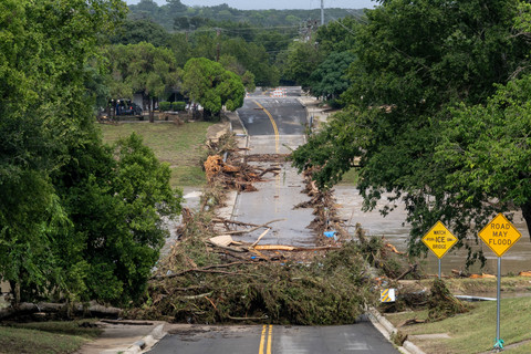 Foto: Banjir Bandang di Texas Hancurkan Bangunan hingga Jalanan