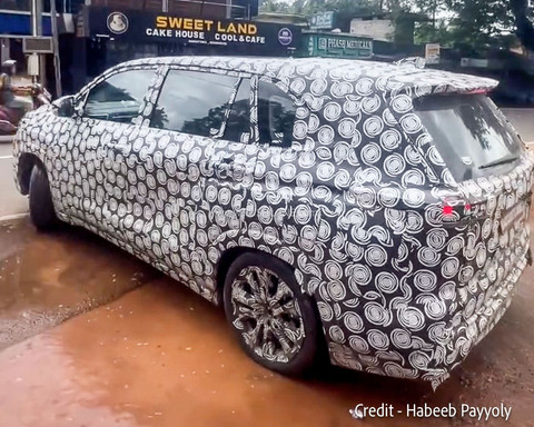 Penampakan Toyota Innova Berkamuflase Terpantau Tes Jalan