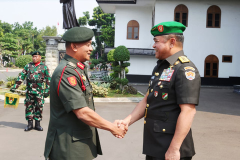 KSAD Maruli Terima Panglima Tentera Darat Malaysia, Bahas Stabilitas Kawasan