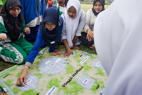Foto: Rayakan Hari Anak Nasional, Ratusan Siswa Membatik di Candi Prambanan