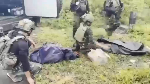 TNI Evakuasi 2 Jenazah Warga yang Tewas Ditembak OPM di Yahukimo