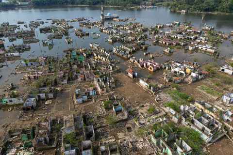 Foto: Kemarau Bikin Kampung Lama Muncul di Bendungan Karian