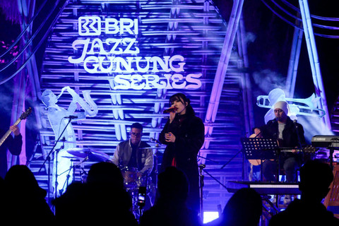 Foto: Isyana Sarasvati Ramaikan Hari Pertama Jazz Gunung Bromo