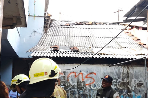 Rumah di Tambora Jakbar Terbakar, 17 Unit Damkar Padamkan Api