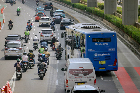 Tarif Transjakarta Naik 2027, Warga Minta Fasilitas Ikut Naik
