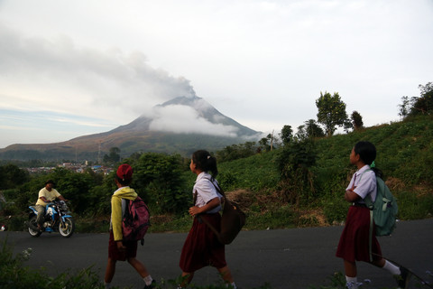 Saat Status Gunung Sinabung Naik ke Level III: Erupsi hingga Warga Dievakuasi