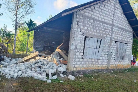 Foto: Puluhan Rumah dan Fasum di Sumba Rusak Usai Diguncang Gempa Magnitudo 6,1