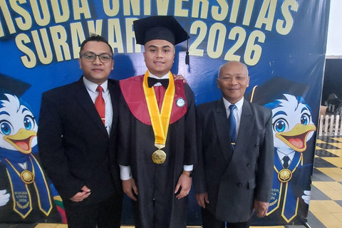 Toga untuk Ardhana Difabel Rungu Wicara, Perjuangan Panjang Bersama Sang Ayah - Infolitik