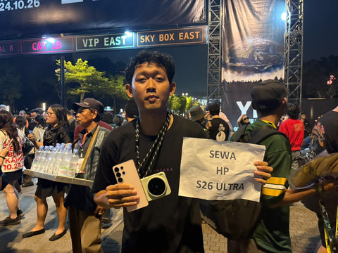 Raup Cuan dari Konser di GBK, dari Sewa HP hingga Jasa Titip Barang - Infolitik