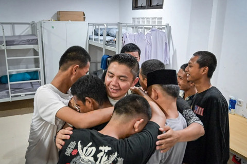 Seskab Teddy Sebut Sekolah Rakyat Buka Kesempatan Baru bagi 45 Ribu Anak Jalanan - Infolitik