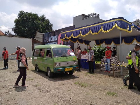 Victory Community Church Surabaya Bagikan 1.300 Sembako Lewat Drive Thru