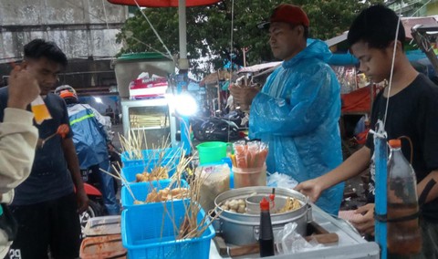 Cerita Penjual Cilok di Ternate Keluhkan Harga Minyak Goreng yang Naik