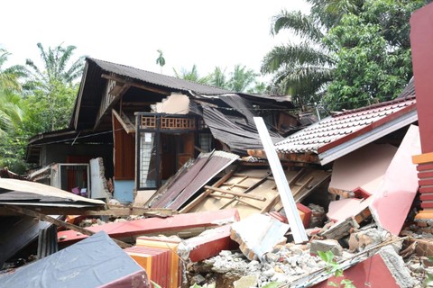 Bahu-Membahu Bantu Korban Gempa Pasaman, Sumbar