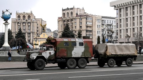Kendaraan Militer Ukraina Masuk Kiev di Tengah Gempuran Pasukan Rusia