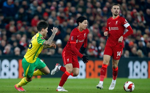 Hasil Piala FA: Dua Gol Takumi Minamino Bawa Liverpool Bungkam Norwich City