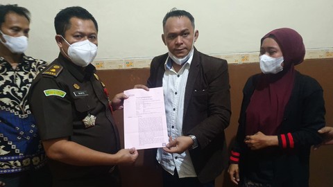 Jaksa Serahkan Surat Penghentian Penuntutan pada Nurhayati