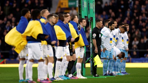 Foto: Dukungan untuk Ukraina Jelang Laga Everton vs Man City