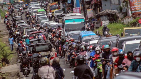 Macet Parah Long Weekend di Puncak: Belasan Jam Tak Gerak; Ada 82 Ribu Kendaraan