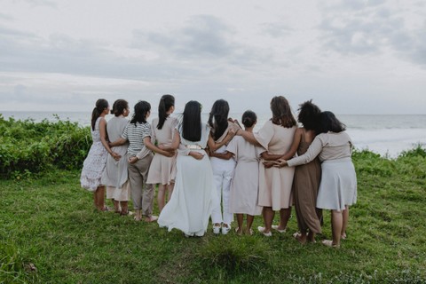 Unggah Foto Bersama Para Perempuan, Yura Yunita Tulis Pesan Haru Ini