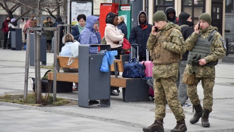 22 Bus Evakuasi Warga Ukraina dari Sumy Tiba di Poltava