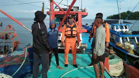 Tiga Nelayan Aceh Barat yang Tabrak Karang di Pulau Babi Ditemukan Selamat