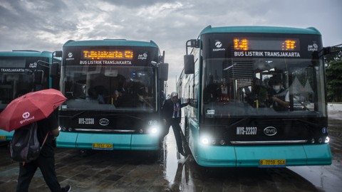 Foto: Pemprov Jakarta Resmikan Pengoperasian Armada Bus Listrik