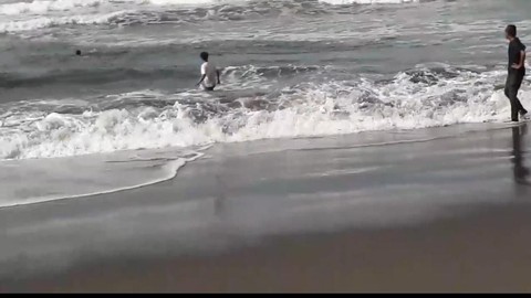2 Wisatawan Terseret Ombak di Pantai Cemoro Sewu Bantul