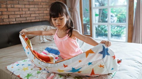 Cara Ajari Anak Merapikan Tempat Tidur