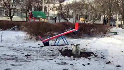 Foto: Pecahan Roket Mendarat di Taman Kanak-kanak di Kharkiv, Ukraina