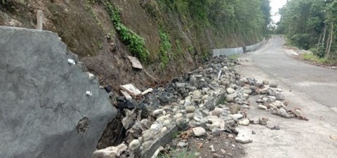 Dikerjakan 2021, Tembok Penahan Tanah di Jalan Tidore Kepulauan Ambruk