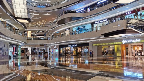 Ornamen Atrium Lippo Mall Kemang Ambruk: Akibat Angin Kencang; Pengunjung Luka