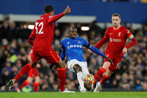 pemain-muslim-everton-tak-masalahkan-kondisi-fisik-main-saat-puasa