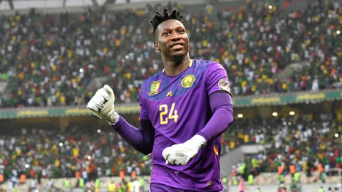 Kiper Kamerun From Zero to Hero: Bikin Blunder Konyol lalu Patahkan Penalti