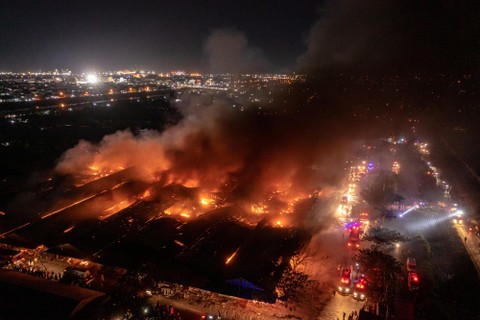 Foto Udara: Ratusan Kios di Relokasi Pasar Johar MAJT Ludes Terbakar