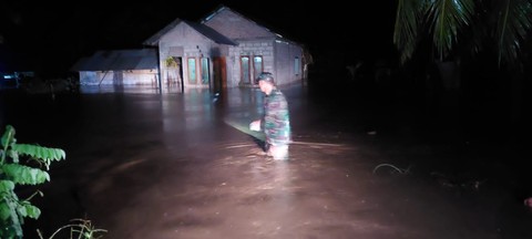 Rumah Warga di Talibura Sikka Terendam Banjir, Ratusan Warga Mengungsi