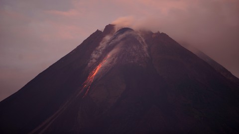 Dalam Sepekan, Gunung Merapi Luncurkan 134 Kali Guguran Lava