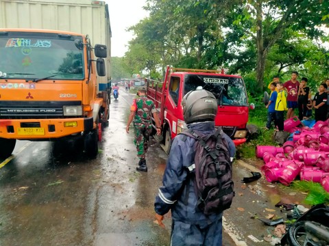 Truk Pengangkut LPG Pecah Ban Lalu Tabrak Motor di Cianjur, 2 Orang Tewas