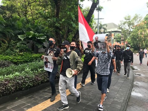 Gelar Demo, Sejumlah Orang di Bali Minta Polisi Usut Foto Dianggap Hina Jokowi