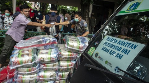 Foto: Pemprov DKI Jakarta Salurkan Bahan Pangan Bersubsidi
