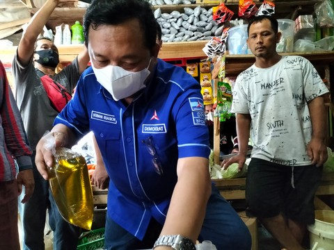 Stabilkan Harga Minyak Goreng, Komisi VI Sidak Pasar di Cirebon dan Indramayu