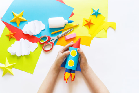 com-Ilustrasi membuat kreasi kerajinan tangan. Foto: Shutterstock