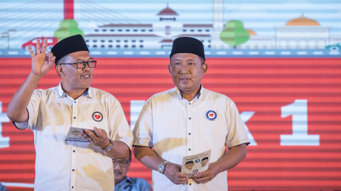 Oded Danial (kiri) dan Yana Mulyana Foto: ANTARA FOTO/Novrian Arbi