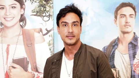 Aktor Hamish Daud saat hadir di launching film Trinity Traveler di Epicentrum, Jakarta, Rabu, (20/11/2019). Foto: Ronny