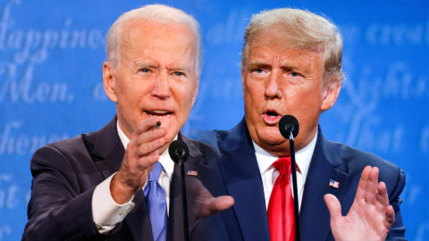 Calon Presiden Amerika Serikat Donald Trump dan lawannya Joe Biden saat debat terakhir kampanye presiden AS 2020 di Curb Event Center di Belmont University di Nashville, Tennessee, AS, (22/10). Foto: Jonathan Ernst/REUTERS