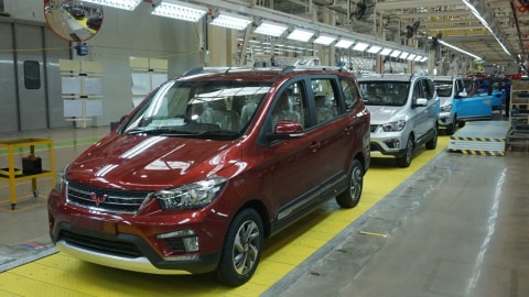 Melihat proses produksi mobil Wuling Foto: Gesit Prayogi/kumparan