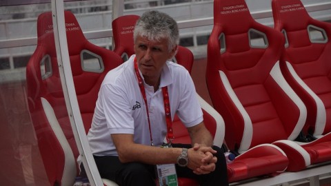 Pelatih Persija Jakarta Ivan Kolev berada di Stadion Utama Gelora Bung Karno, Selasa (26/2). Foto: Jamal Ramadhan/kumparan