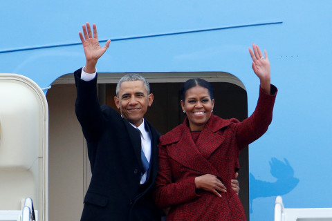 Perpisahan Barack dan Michelle Obama. Foto: Reuters