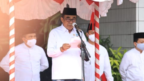 Menteri Agama Fachrul Razi memimpin upacara Peringatan Hari Santri di Kantor Kementerian Agama, Jakarta, Kamis (22/10). Foto: Kemenag RI