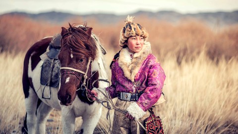 Pakaian tradisional Mongolia Foto: Shutter Stock